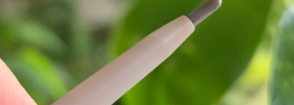 Лучший автоматический карандаш от Mixit для ежедневных идеальных бровей. Make Up Perfect Slim Line Eyebrow Pencil в оттенке 03 Medium Brown