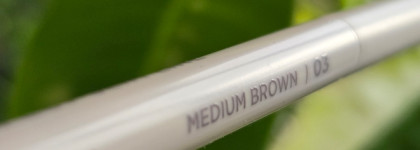 Лучший автоматический карандаш от Mixit для ежедневных идеальных бровей. Make Up Perfect Slim Line Eyebrow Pencil в оттенке 03 Medium Brown