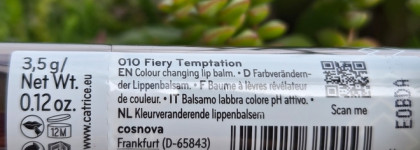 Бальзам-Хамелеон для губ, меняющий оттенок Dark Ruby Glow Lip Balm 010 от Catrice