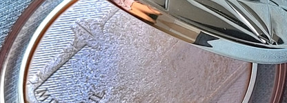 Холодный иней Dior DiorSkin Nude Luminizer Holographic Glow (006)