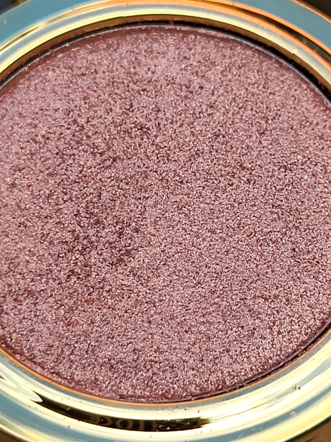 Розоватый нюанс при смене освещения