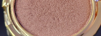 Дуэт для ежедневного макияжа от Carolina Herrera помада Good girl The lip liquid vinyl 310 Carolina и тени Chic Metallic mono eyeshadow 09 Nectar