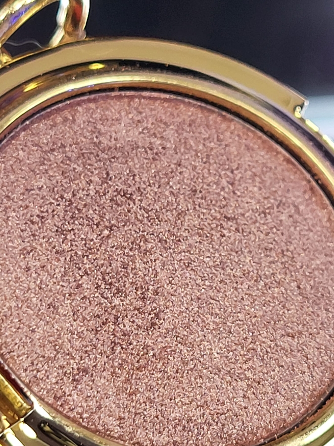 Бежево-персиковый