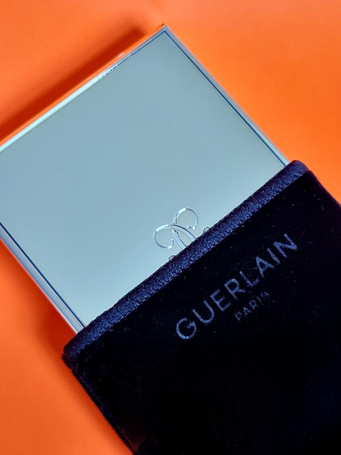 Отпечатки на палетке будут сразу и всегда, можно использовать для дактилоскопии.