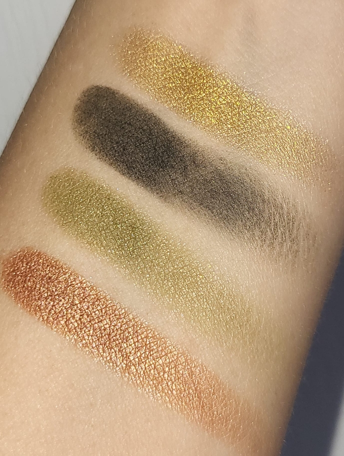 Со вспышкой. А вот тут темный матовый показывает свою болотную сущность.