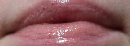 Банан для губ хотите? Prada balm U002 Banana yellow Lip frostng care