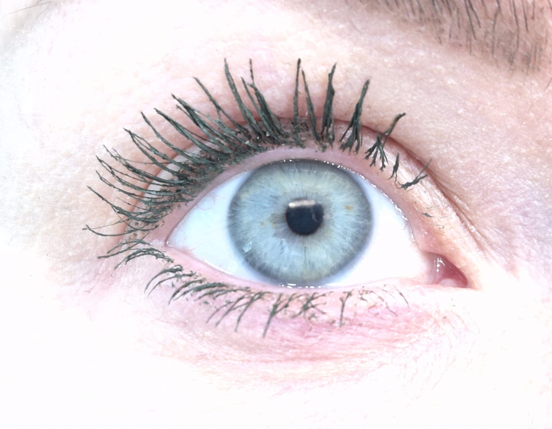 Фото засвечено, но иначе зелёный не поймать!