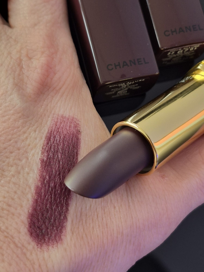 В стике даже кажется коричневым