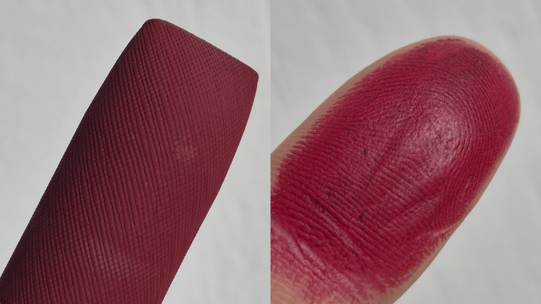 На пальце очень густо, не считала, но слоев 4-5