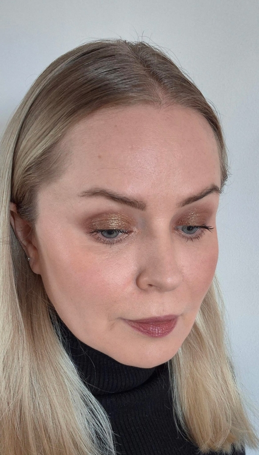 Мне кажется здесь видно, что спаркл не чисто золотой