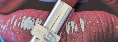 Это любовь и с ней вместе амур - помада Prada Monochrome Soft Matte Sedona B107