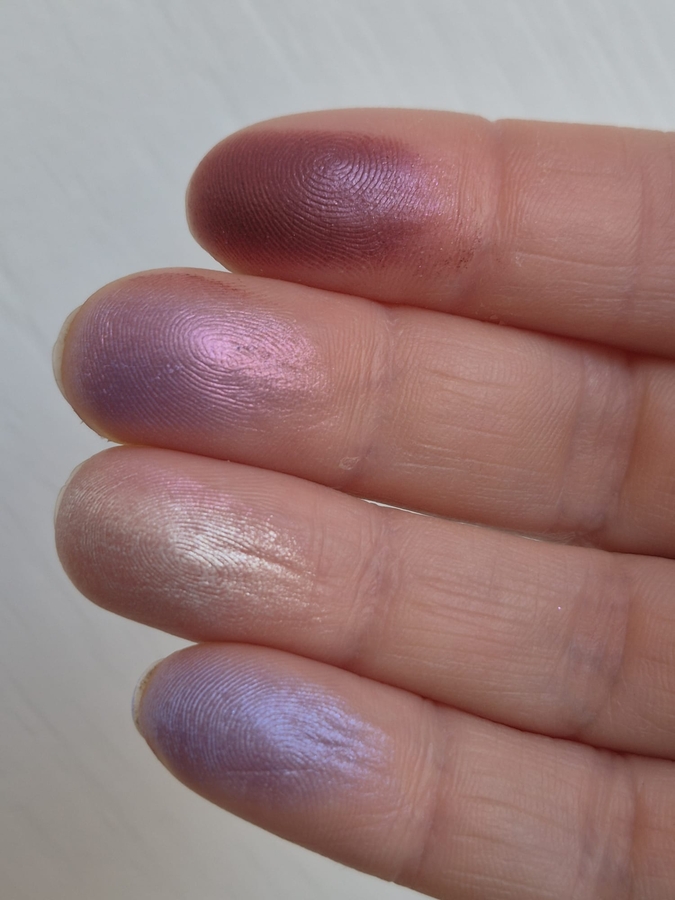 Сверху вниз: бордовый, сиреневый, белый и васильковый.