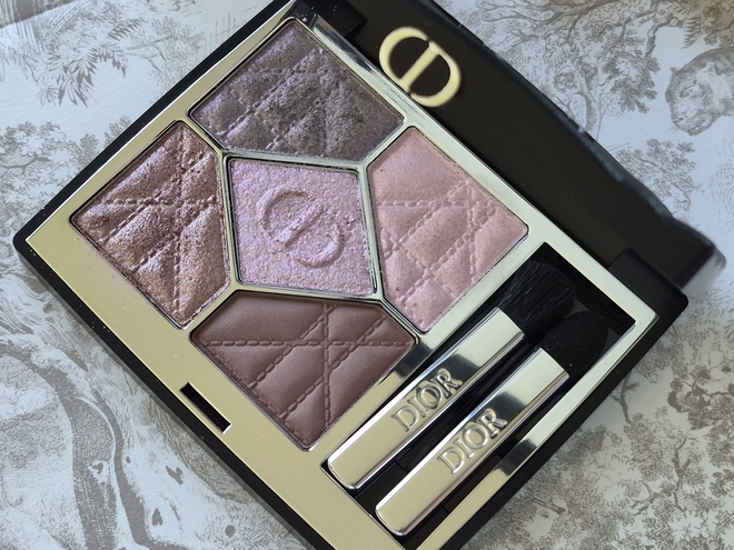 Монобренд: Dior или макияж для встречи с французскими родственниками