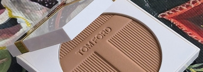 Бронзер с эффектом роскошного отпуска: Tom Ford Soleil Bronzing powder 01 Corsica