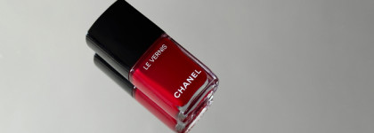 Правильный красный Chanel le vernis 151 Pirate