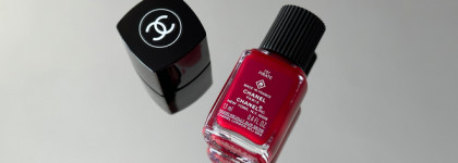 Правильный красный Chanel le vernis 151 Pirate