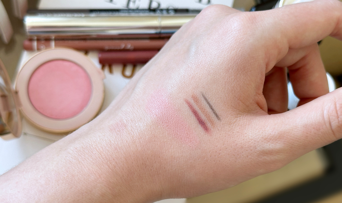 Gucci Beauty Blush De Beauté 01 Silky Rose, Vivienne Sabo Jolies Levres 103 и 301, Vivienne Sabo Brow Arcade 04