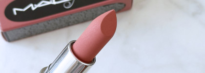 MAC Macximal Matte Lipstick в культовых оттенках Russian Red и Velvet Teddy