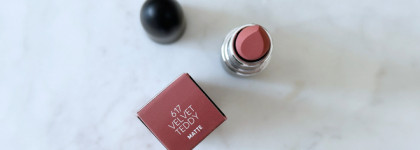 MAC Macximal Matte Lipstick в культовых оттенках Russian Red и Velvet Teddy
