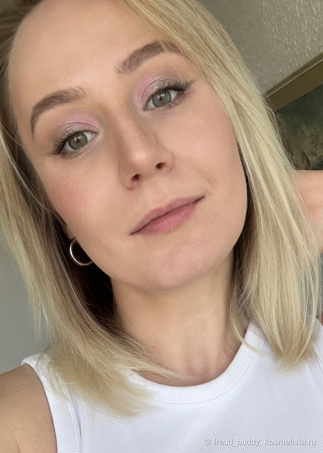 Steel в сочетании с пигментом Nabyo Хвост кометы во внутреннем уголке глаза