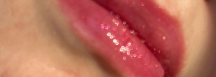 Множество блесток с Catrice Plump It Up Lip Booster 110 Selflove and Glitter