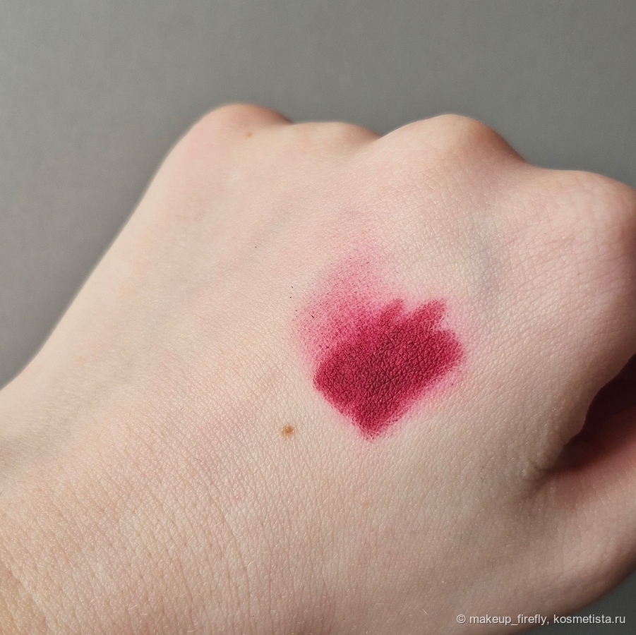 Очень активно терла пальцем