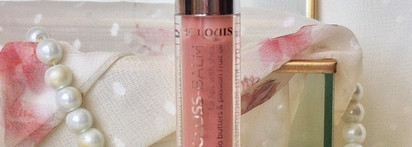 Ухоженные губы с Relouis gloss balm shea butter and pistachio 04 Baby Nude