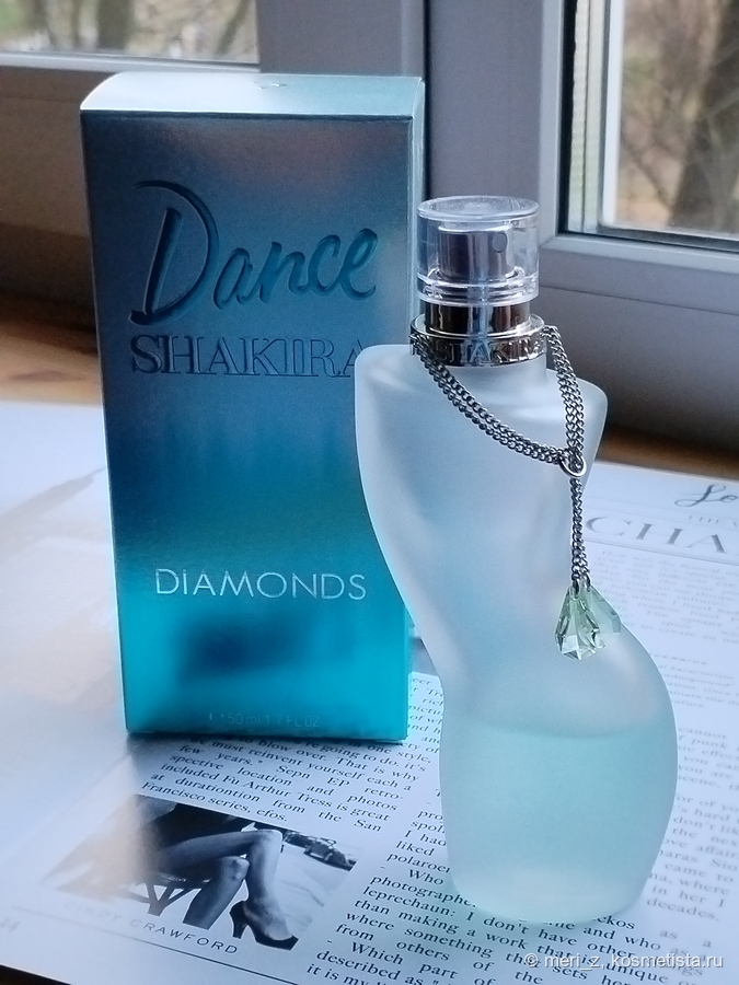 Очень нравится украшение на шее женщины