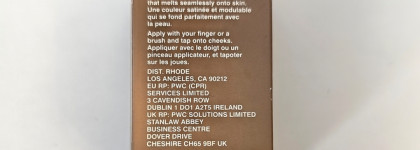 Rhode Pocket Blush в оттенке freckle