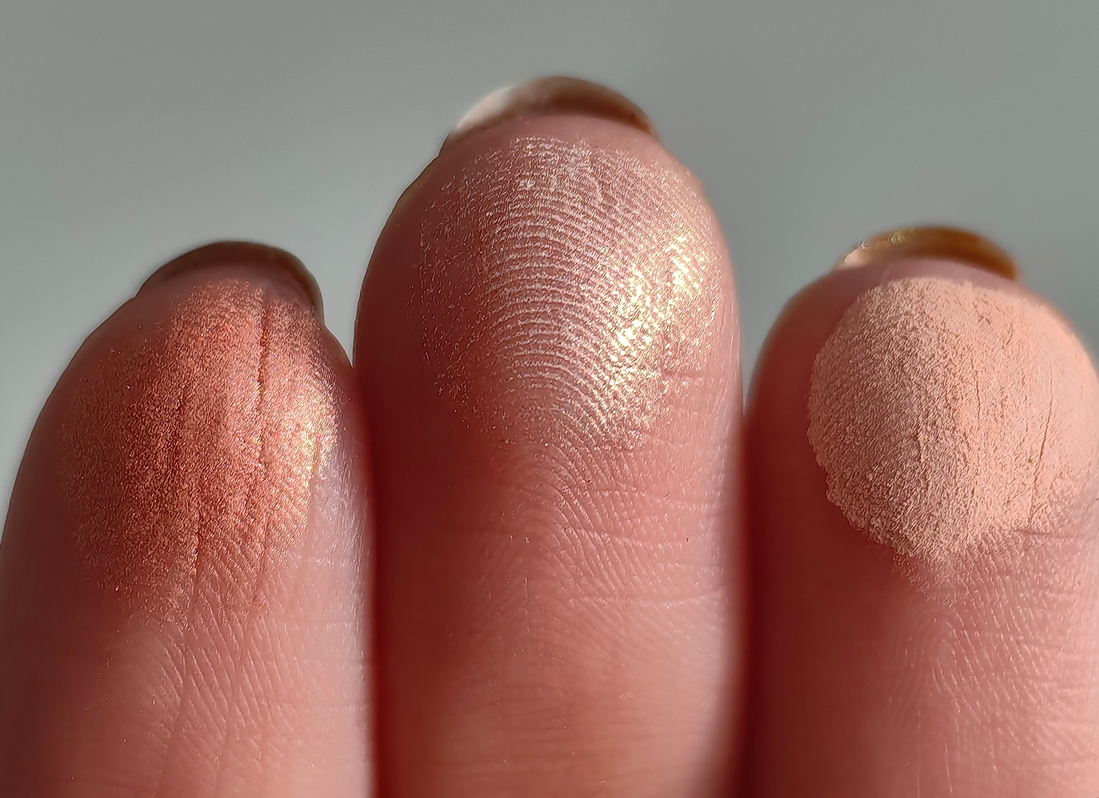 Слева направо: florescence, crisp, petal