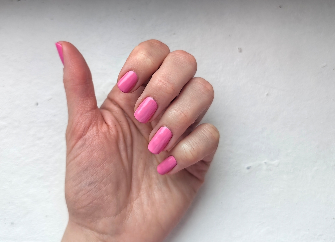 Дневной свет, фото сделано у окна в пасмурный день.