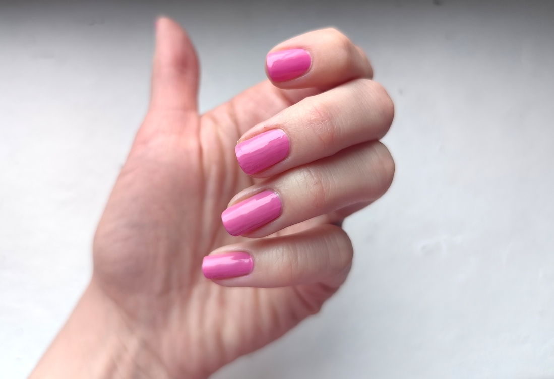 Дневной свет, фото сделано у окна в пасмурный день.