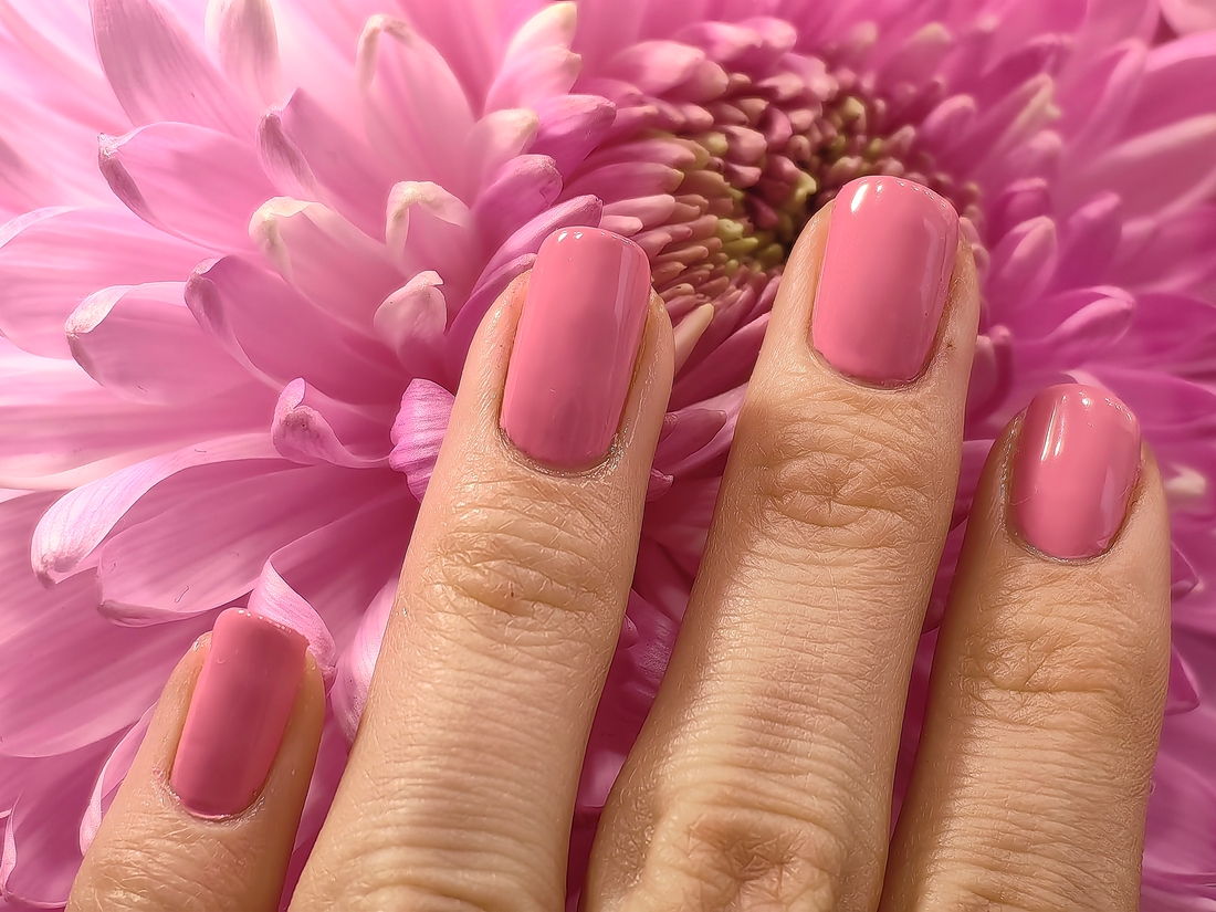 Искусственный теплый свет.