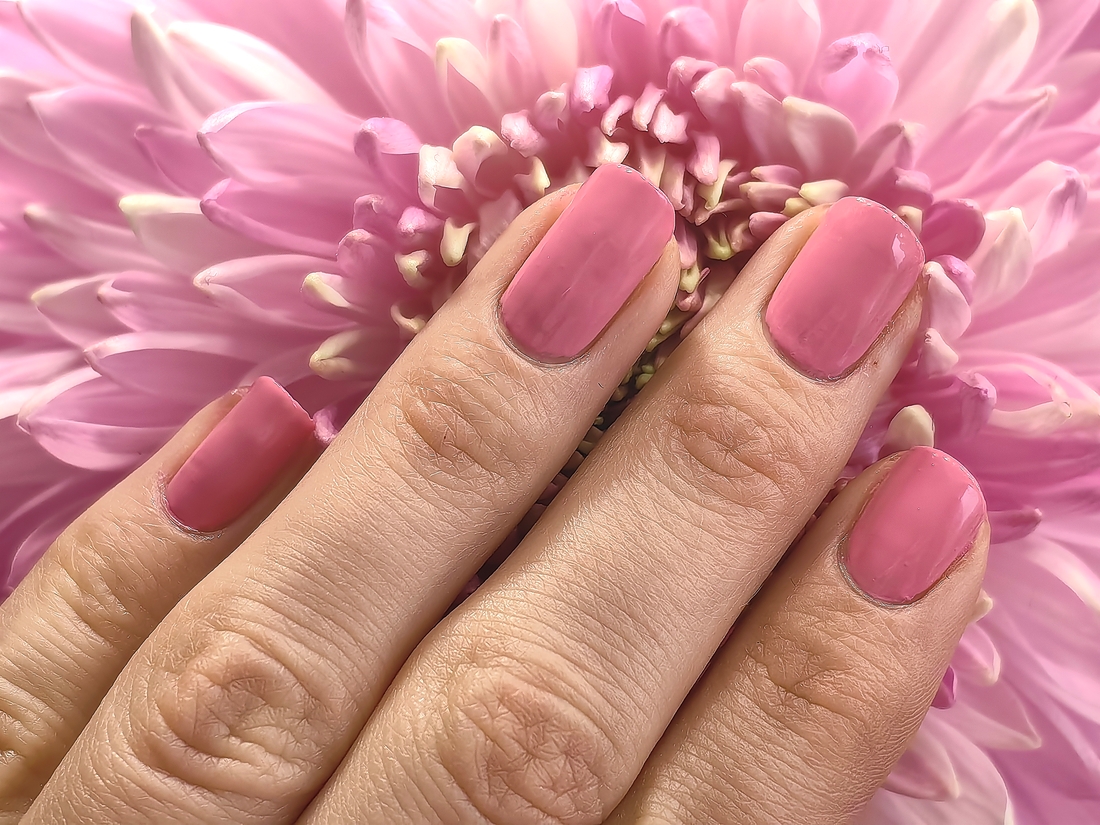 Искусственный теплый свет.