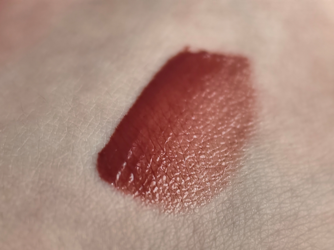 Свотч в макро, сделан при дневном свете в пасмурный день.