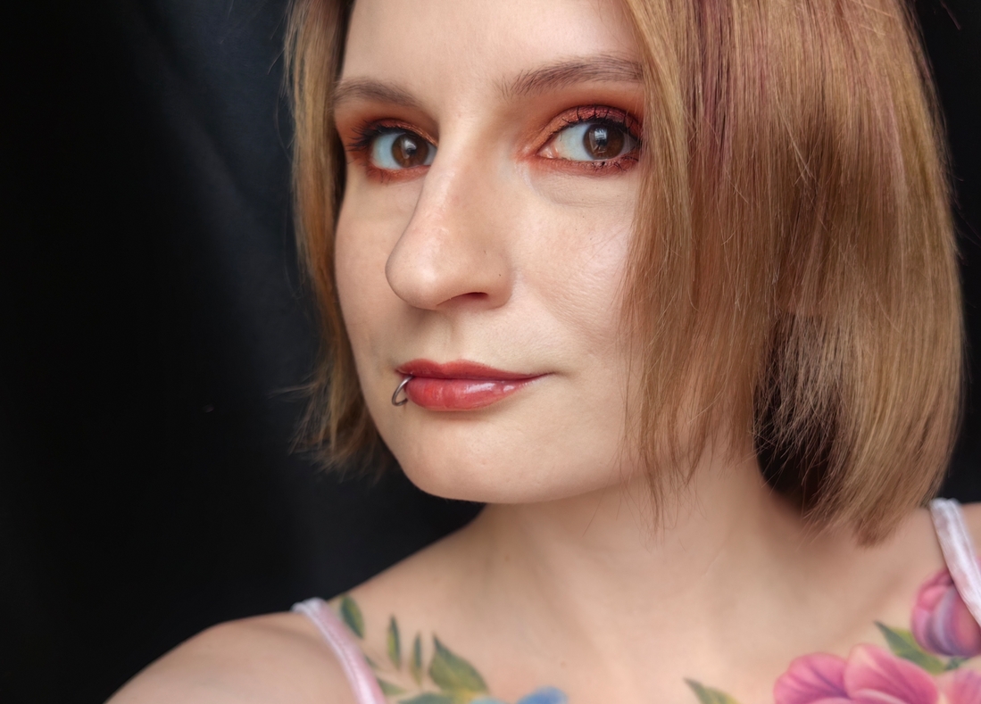 И в полном образе.