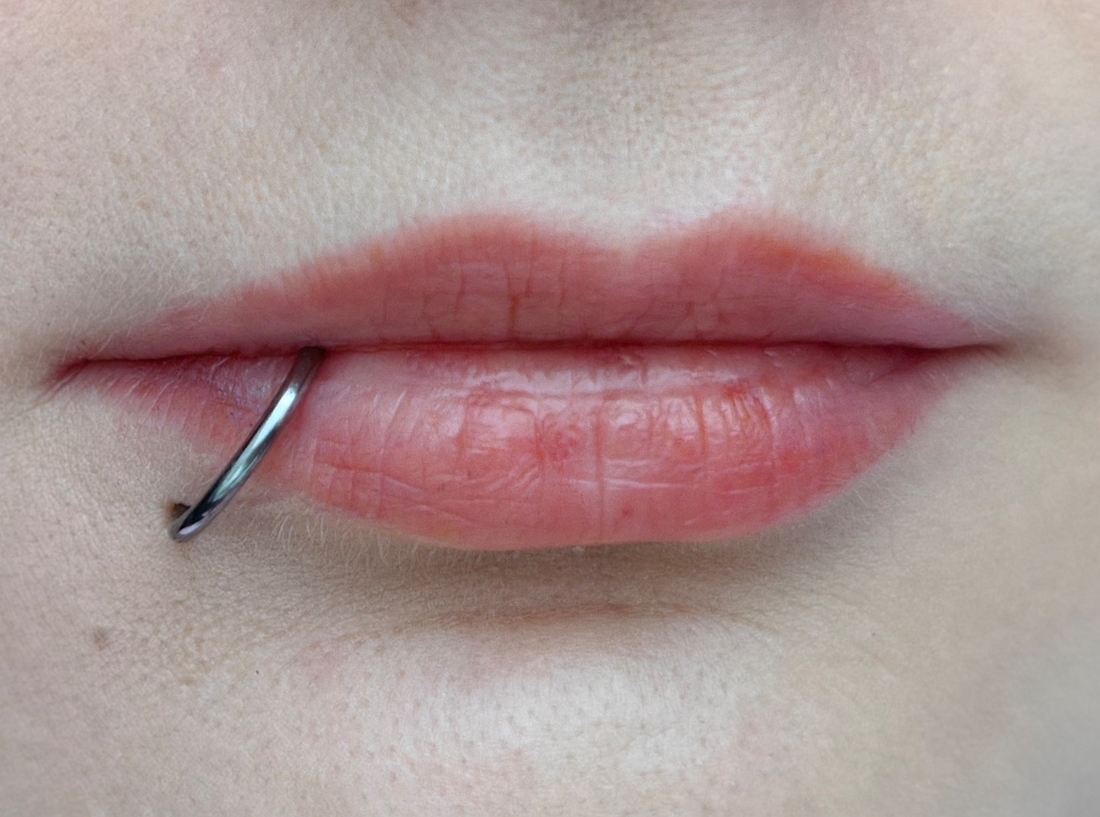 А вот так выглядит тинт, который остается на губах после обеда.