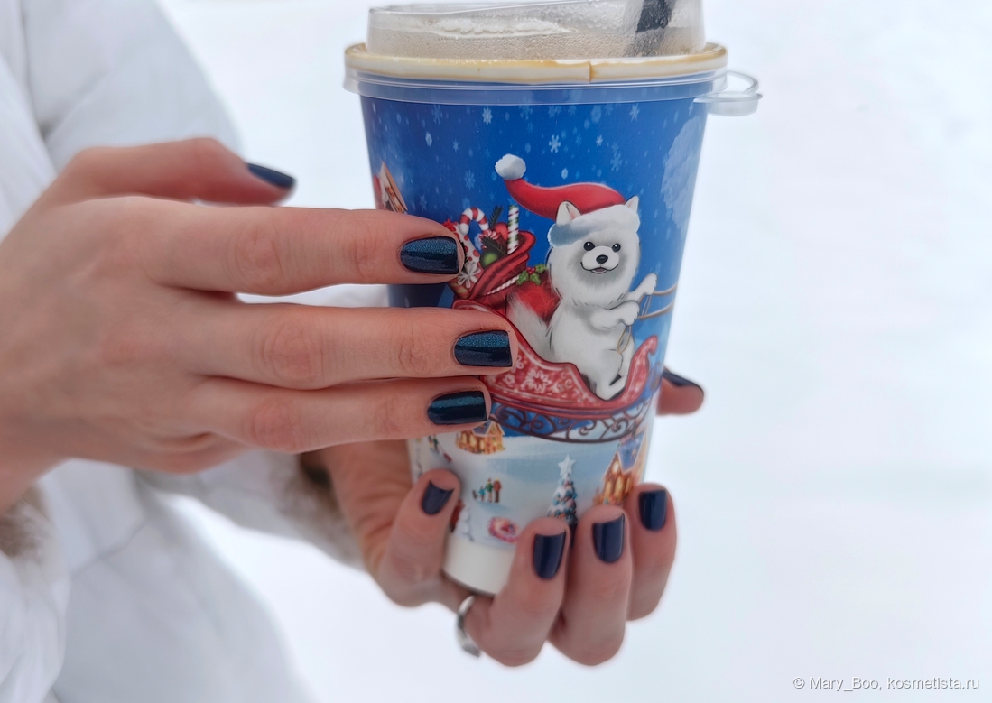 Извините, но я не могла упустить возможность приплести к фото очаровательный стакан из местной кофейни.