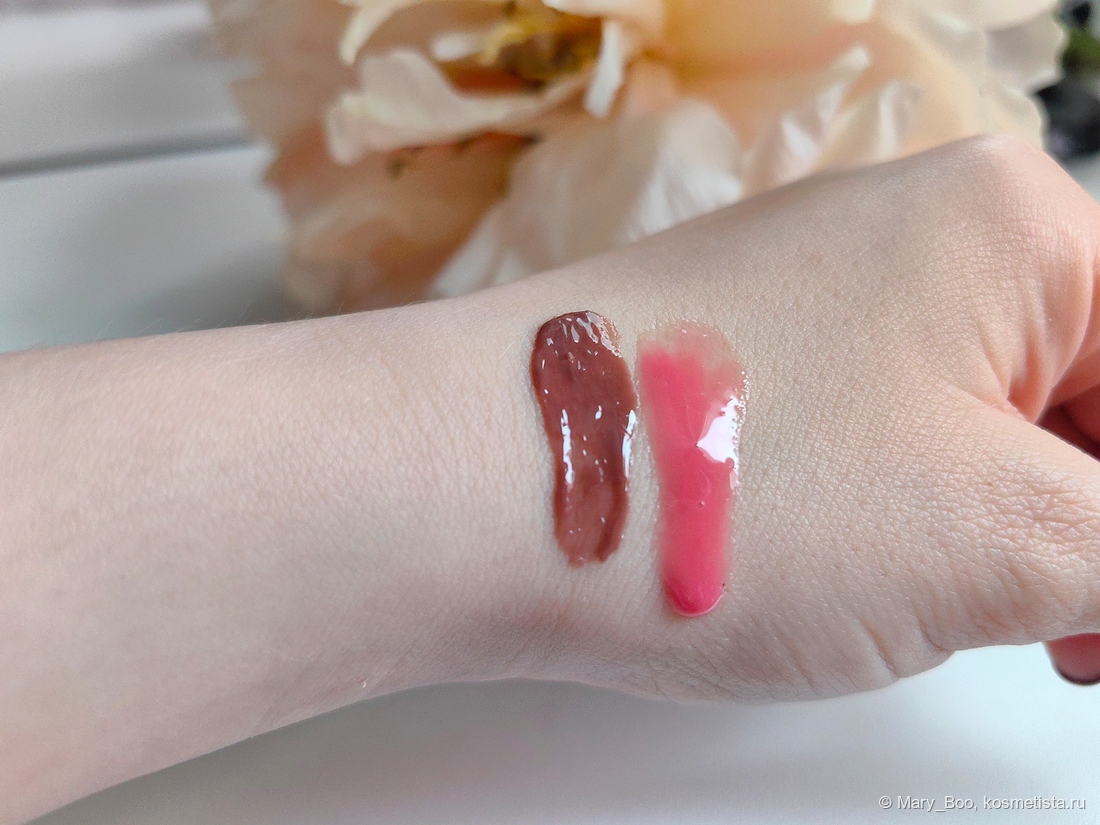 Слева 03 toffeetastic!, справа 02 pinkified!. Фото сделано при дневном свете.