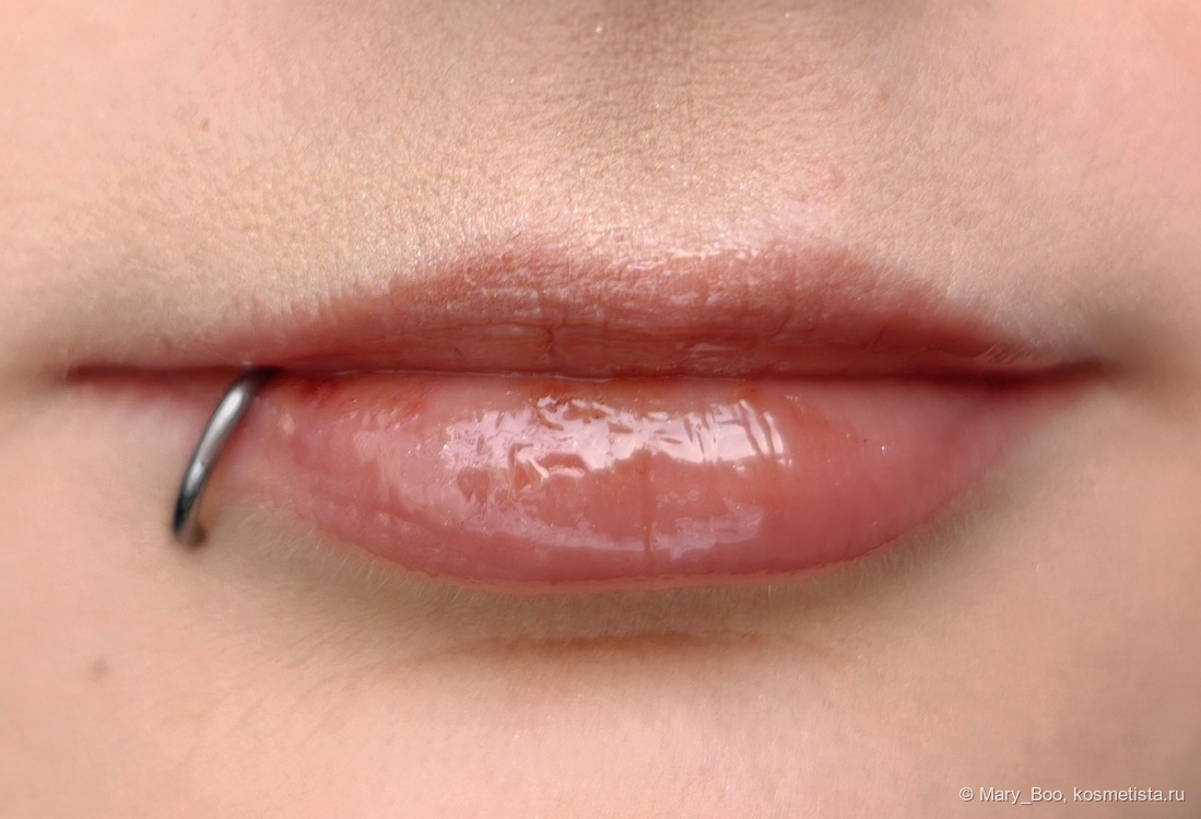 03 toffeetastic!. Дневной свет около окна