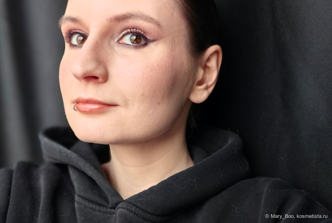 03 toffeetastic! В полном образе. Дневной свет около окна.