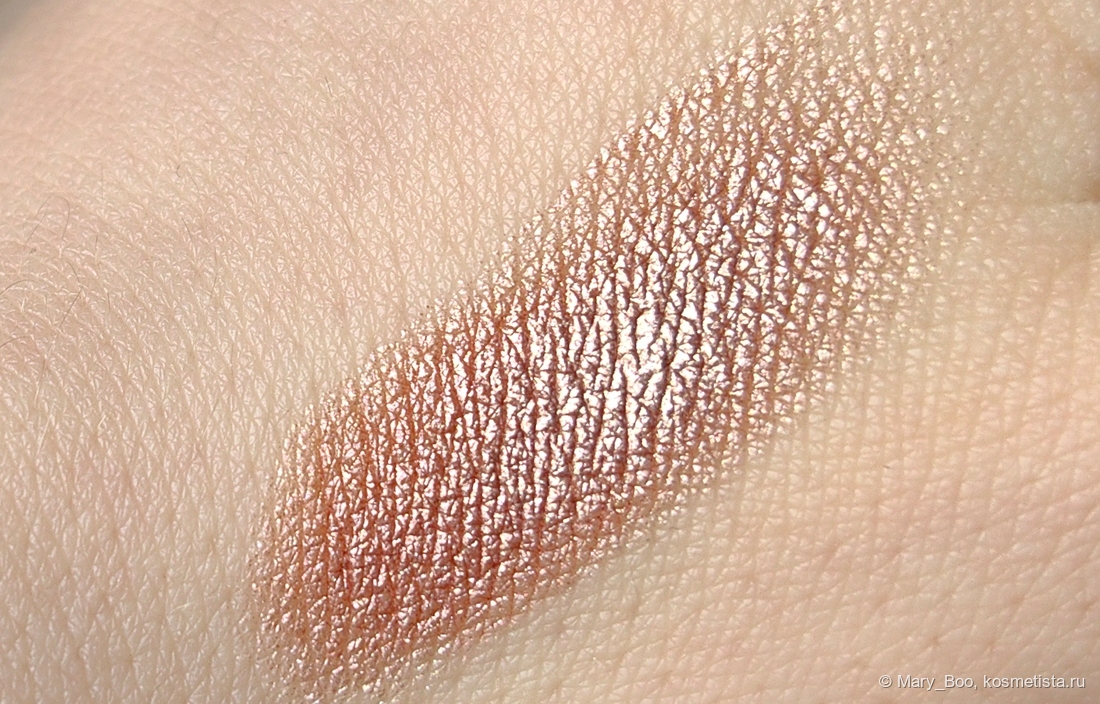 Яркий солнечный свет.