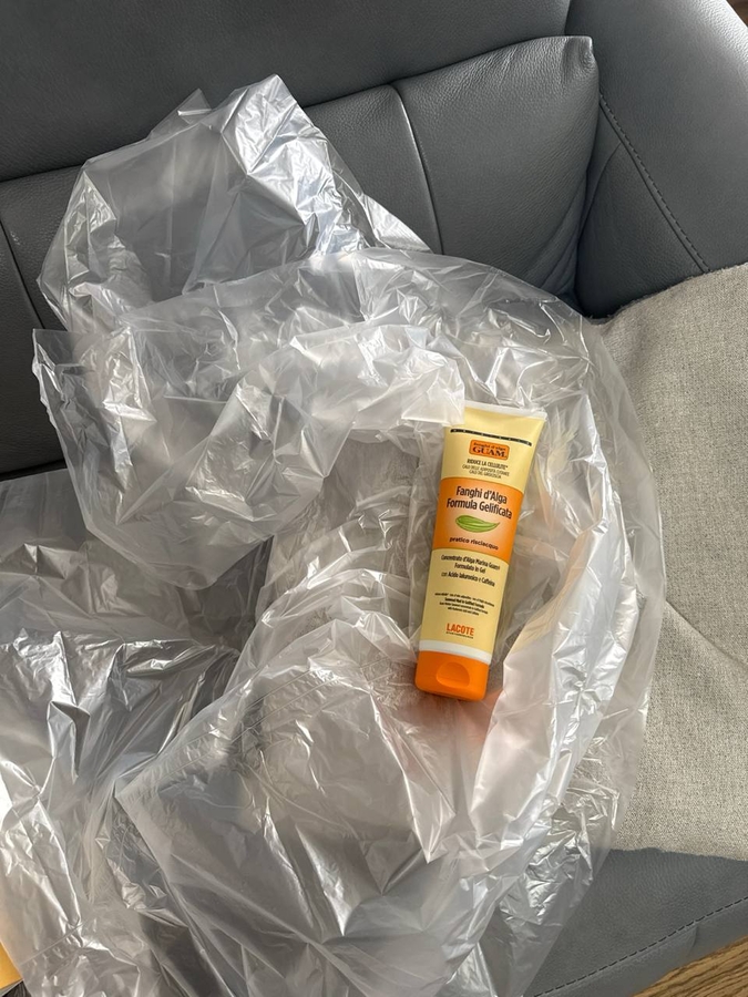 В комплексте идут полиэтилетовые штанишки.