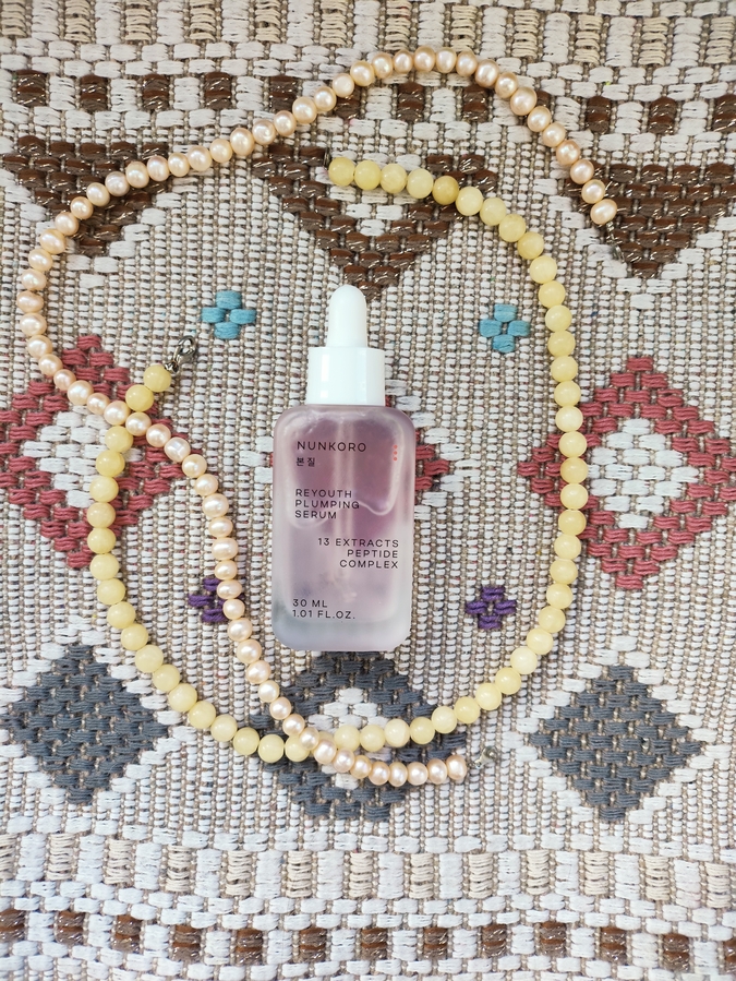 В качественной упаковке содержится только вот такой стеклянный флакончик с встроенной в крышечку пипеткой-дозатором