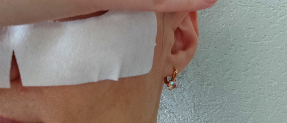 Масочка просто лежит на лице, дискомфорта ноль