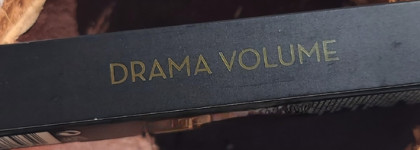 Проверяю тушь для ресниц в необычном сливовом оттенке: Korres Black Volcanic Minerals Drama Volume в оттенке 02 Plum Brown