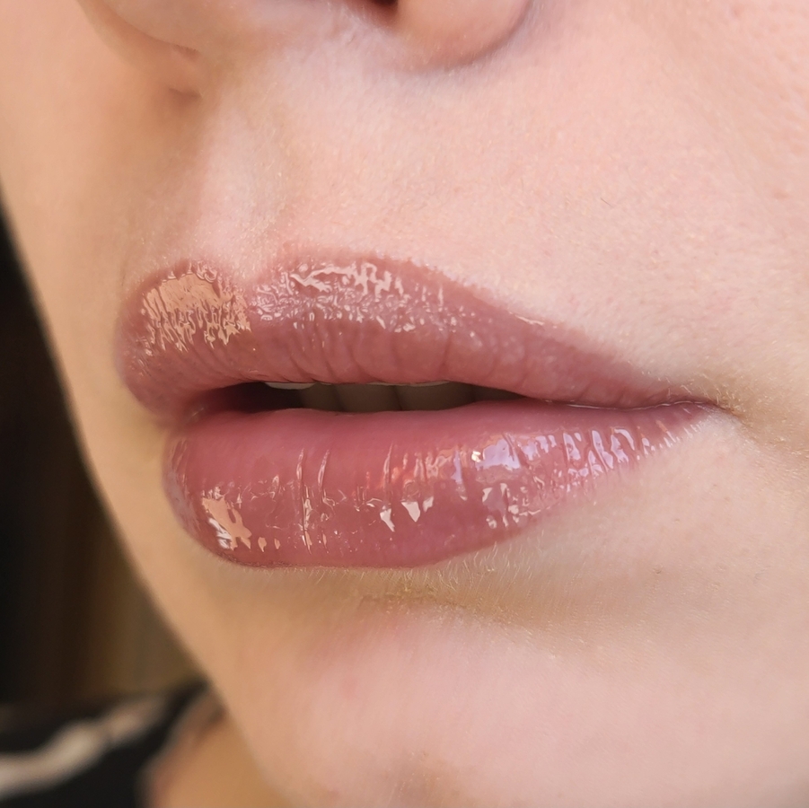 При естественном освещении