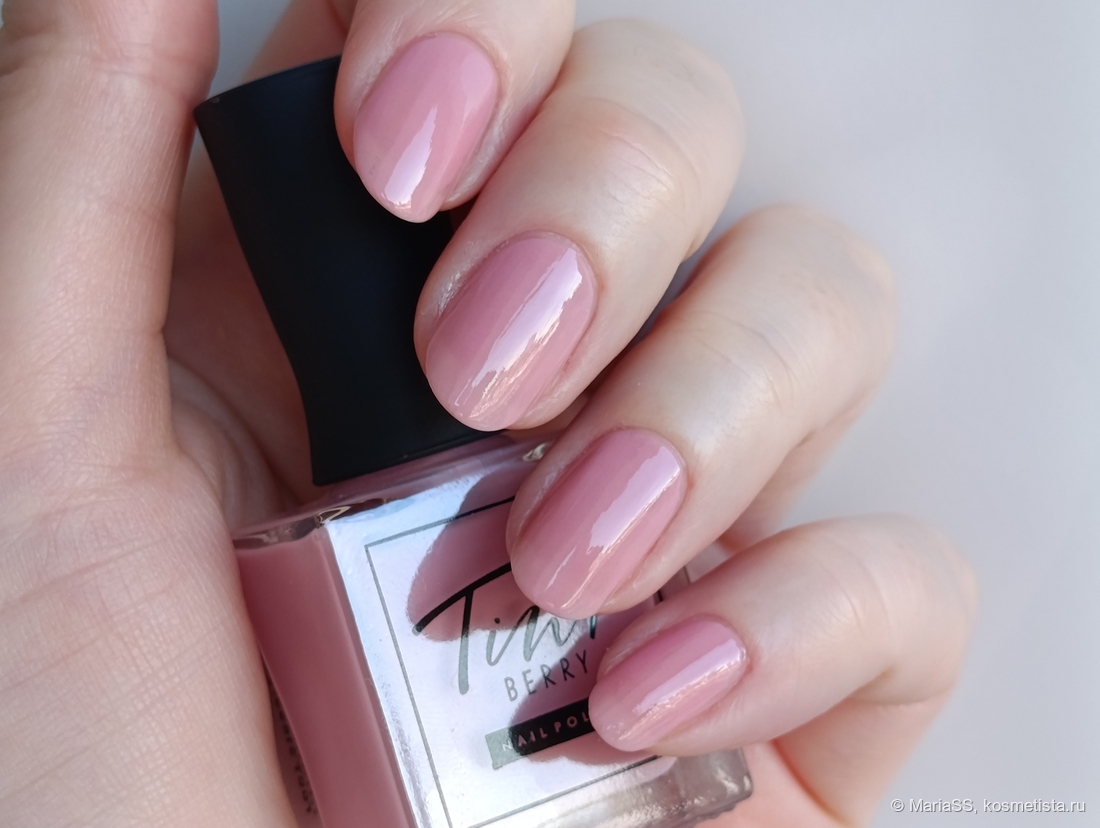 Два слоя лака.