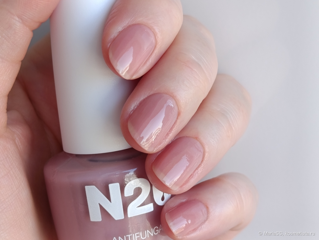 Два слоя лака.