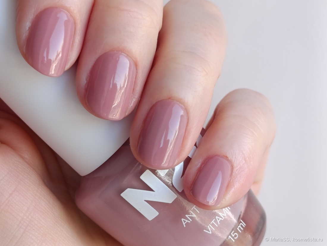 Четыре слоя лака с топом.